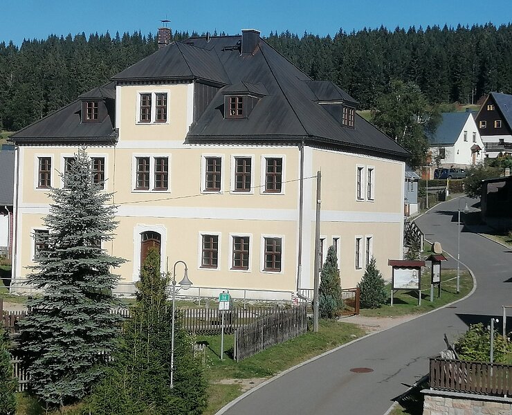 historisches Hammerherrenhaus in Carlsfeld ()