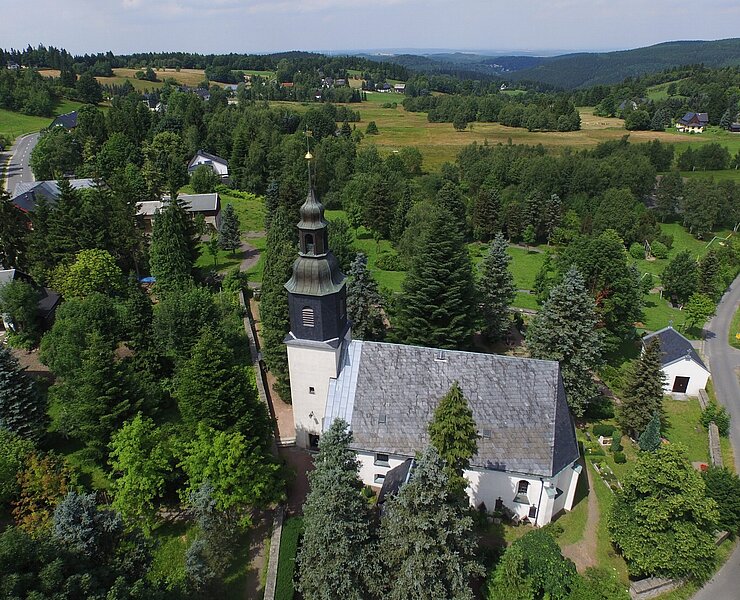 Luftbild von der Schellerhauer Kirche (Egbert Kamprath)