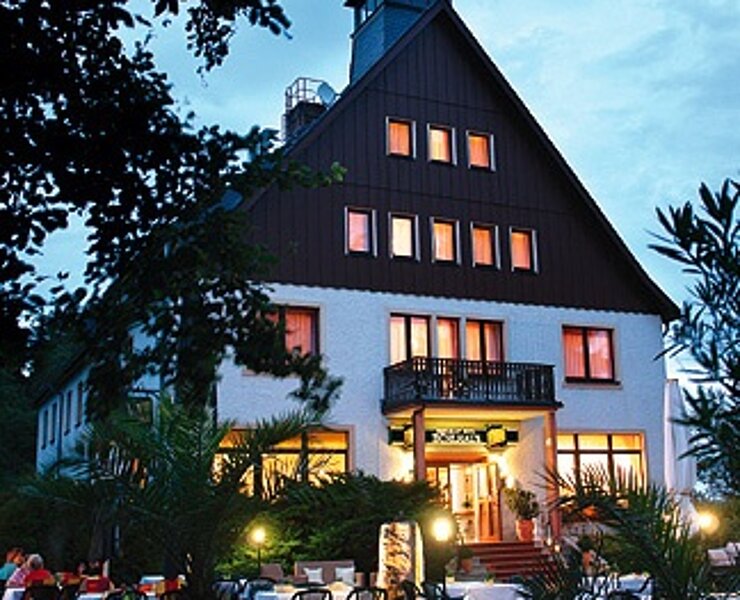 Hotel "Bühlhaus" in Eibenstock am Abend (Henry Pansch)