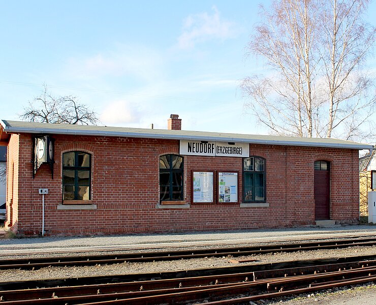 Bahnhofsgebäude des Bahnhofes Neudorf (Katja Steigerwald)