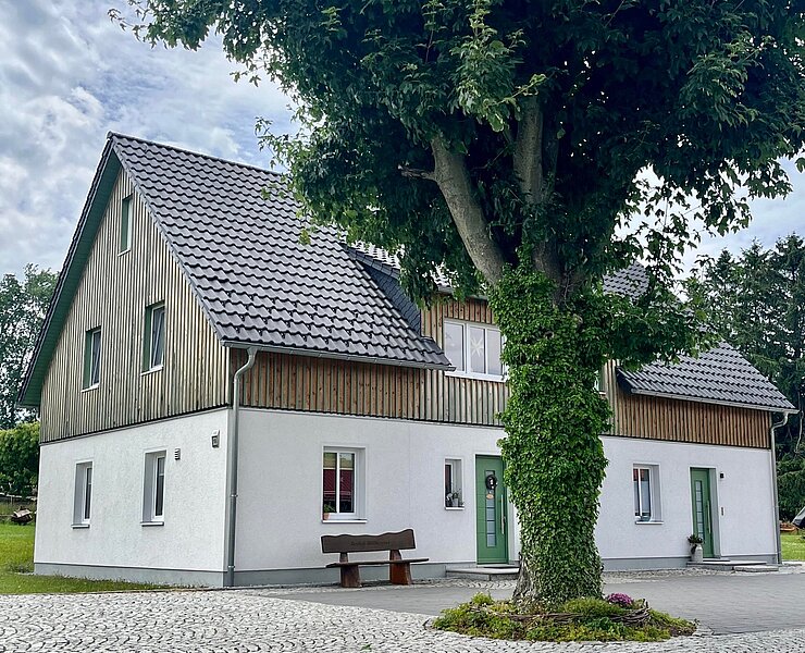 Außenansicht Haus (FeWo Auszeit Schlossberg)