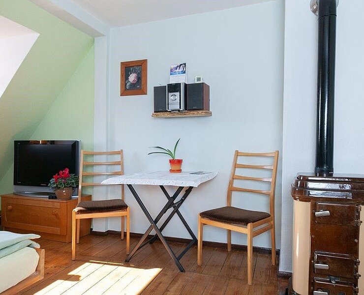 Zimmer mit Ofen (Dolores Hertzsch)