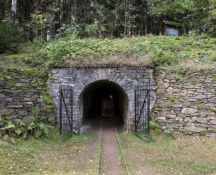 Bergbaulandschaft Hoher Forst  bei Kirchberg - Mundloch Engländerstolln (Jens Kugler)
