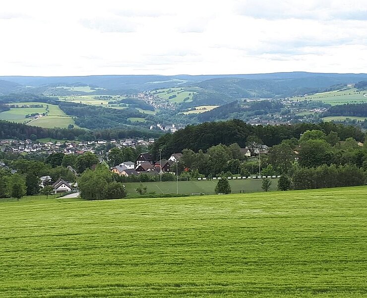 Ausblick vom ehemaligen Bahndamm Richtung Sportplatz ()