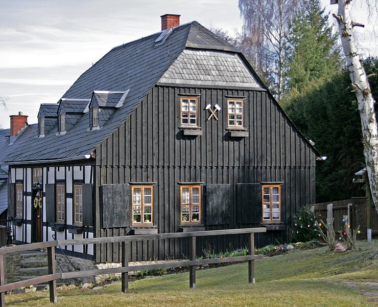 Montanlandschaft Schneeberg / Siebenschlehener Pochwerk - Steigerhaus (Welterbe Montanregion Erzgebirge e. V. / J. Kugler)