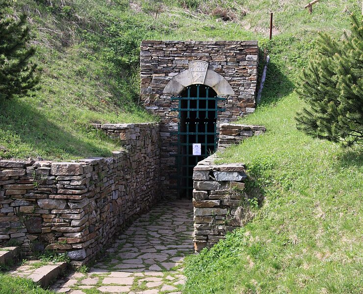 Bergbaulandschaft Kupferberg - Mundloch des Mariahilf Stolln (WFE GmbH Annaberg-Buchholz)