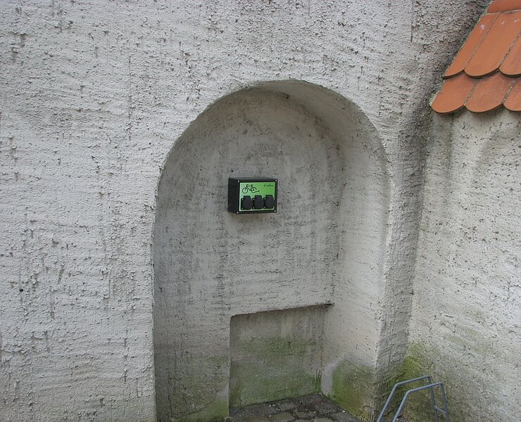 E-Bike Ladestation am Schlosstor (Stadt Zschopau Schloss Wildeck)