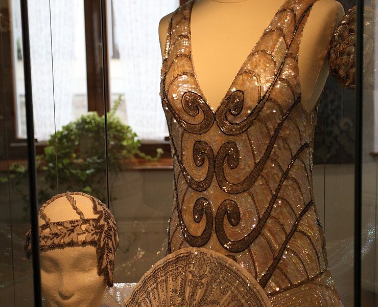 Flitterkleid (Henry Pansch)