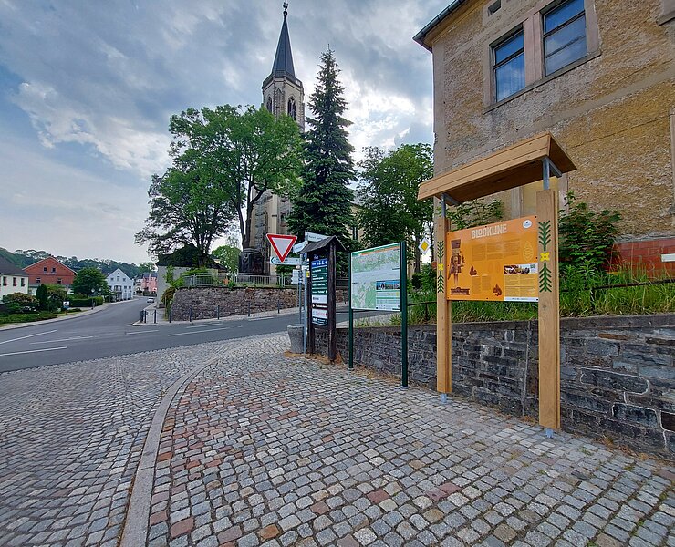 Infotafel in Neuhausen entlang der BLOCKLINE (Gemeinde Neuhausen /Undine Weise )