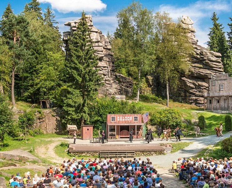 Greifensteinfestspiele auf der einzigartigen Naturbühne Greifensteine (Dirk Rückschloss)