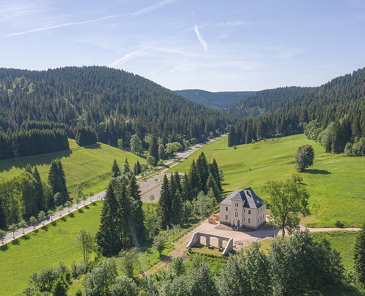 "Alte Försterei" Wildenthal - Blickrichtung Süden zum Kamm ()