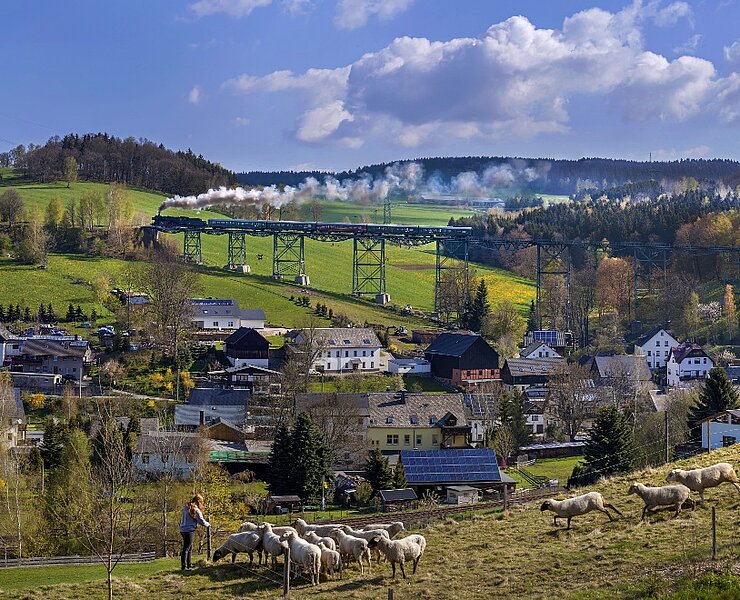 Aussichtsbahn auf dem Markersbacher Eisenbahnviadukt (Uwe Meinhold)