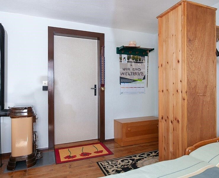 Zimmer mit Ofen (Dolores Hertzsch)