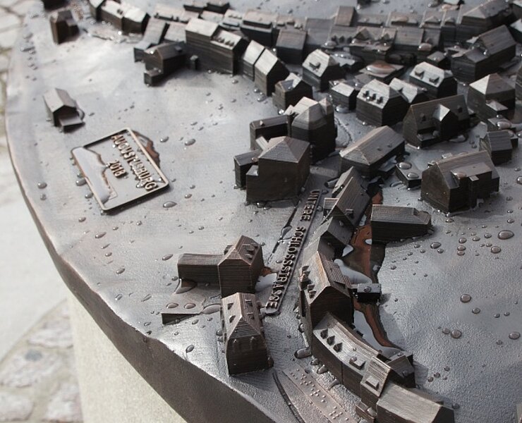 Detailaufnahme der bronzenen Altstadt (Kenny Langer)