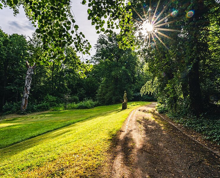 Englischer Garten am Schlosspalais Lichtenstein ()