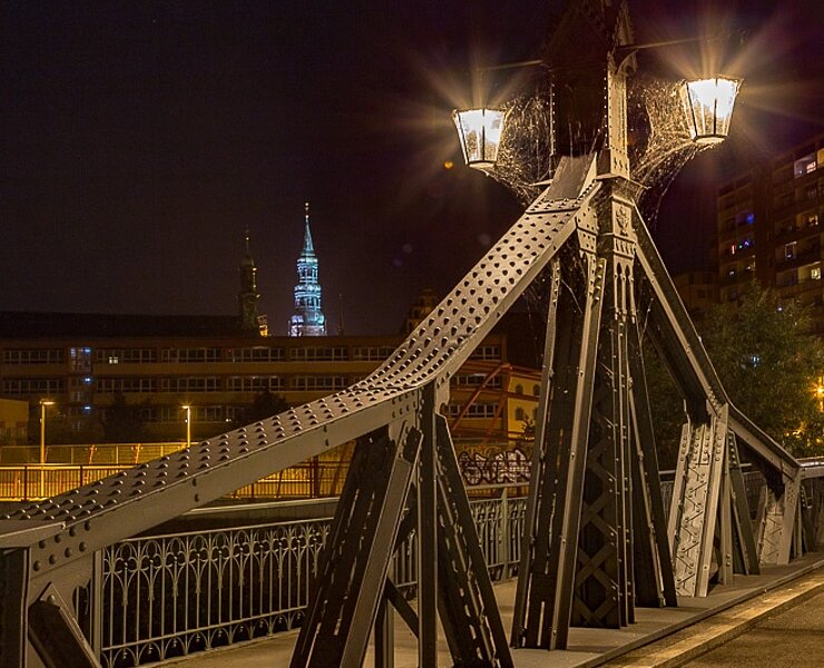 Paradiesbrücke ()