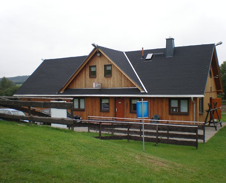 Hütte am Fuße des Skilifts (Gemeinde Sehmatal)