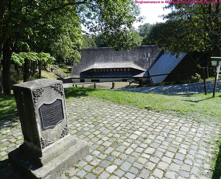 Blick zum Museumskomplex ()