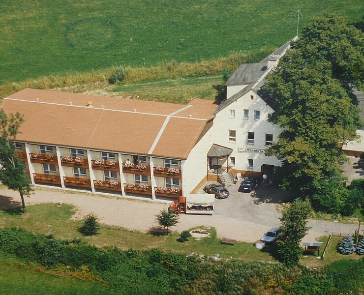  (Hotel Dittersdorfer H&ouml;he H&ouml;henweg 2 09439 Amtsberg Tel. 037209-2512 Fax 037209-2142 contact@hotel-dittersdorfer-hoehe.de www.hotel-dittersdorfer-hoehe.de)