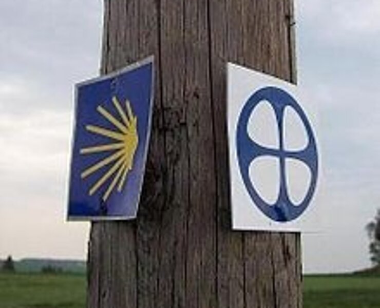 Markierung Jakobsweg und Heiliger Weg in Pohrsdorf (A. Kaiser)