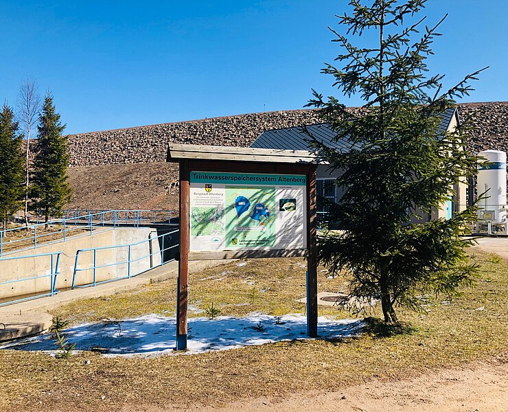 Blick zum Trinkwasserspeicher, Schneise 30, Galgenteich ()