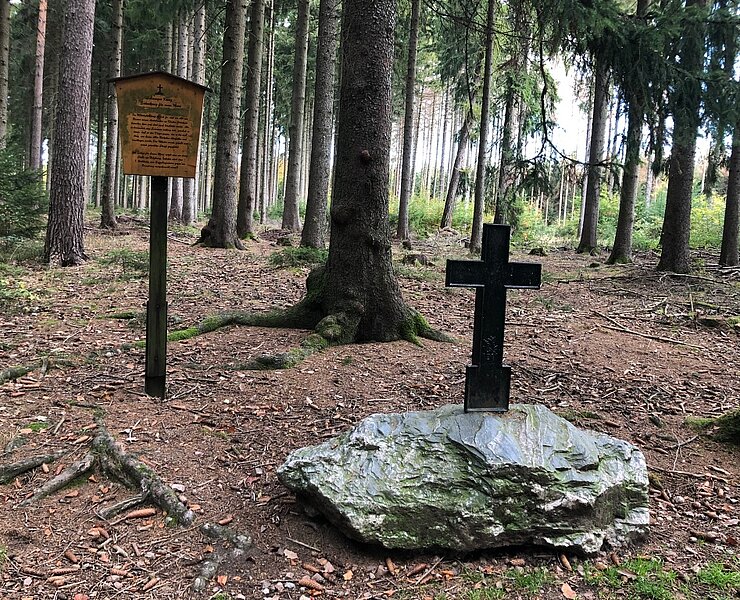 Schwarzes Kreuz in Thalheim (Vanessa Schüppel)