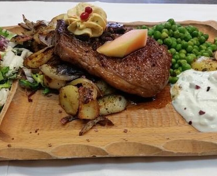 Landgasthof Börnchen - Pfeffersteak mit Kräuterbutter ()